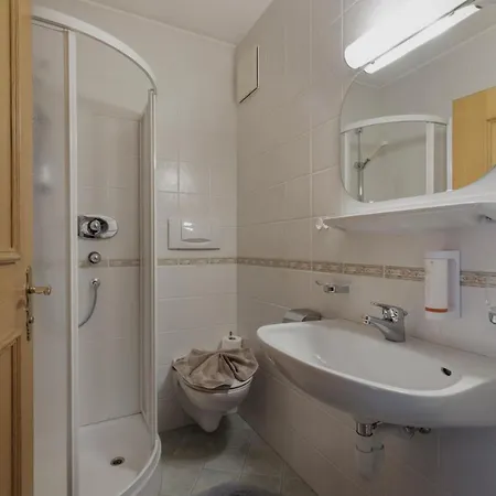 Bed & Breakfast Garni Ziernheld Malles Venosta